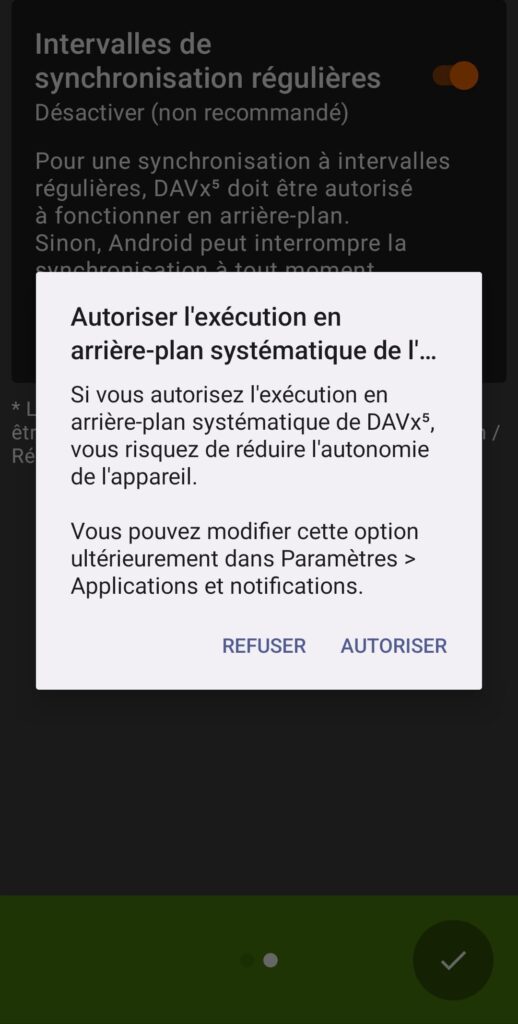 Capture d'écran de la page précédente, sur laquelle est apparue une pop-up sur laquelle on demande si on autorise l'exécution en arrière-plan de l'application DAVx5.