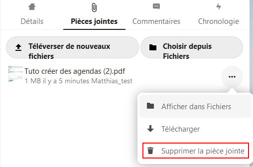 Capture d'écran de la popup qui se nomme "Choisir une pièce jointe". Sous le titre il y a 2 bouton, l'un intitulé "Téléverser de nouveaux fichiers", l'autre "Choisir depuis fichiers". En-dessous le nom d'un fichier pdf qui a été choisit sur l'ordinateurA droite du nom du pdf il y 3 petits points qui sont cliqués, apparaît une fenêtre popup avec plusieurs items. Le troisième item "Supprimer la pièce jointe" est entouré d'un cadre rouge pour le distinguer.