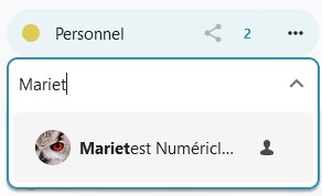 Capture d'écran de la partie de la liste "Personnel". Un champ est déployé dans lequel on a commencé à taper le nom d'une utilisatrice et son avatar, ainsi que son nom apparaissent.