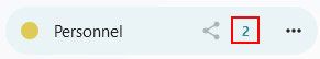Capture d'écran de la liste "Personnel", sur sa droite il y a l'icône de partage, et juste à côté le chiffre 2 encadré en rouge pour le faire ressortir, et encore à côté 3 points les uns à côté des autres.