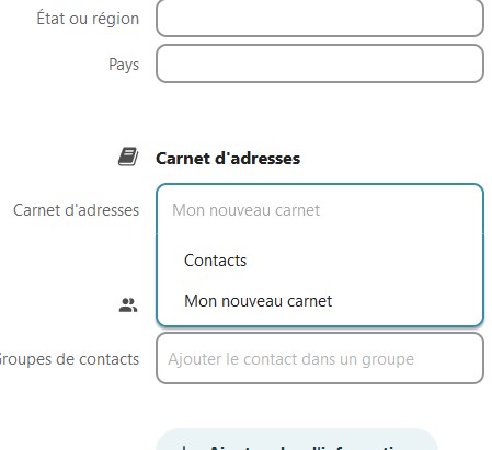 Capture d'écran de la partie de la fiche contact où l'on voit le champ carnet d'adresses, qui est un champ déroulant, déroulé, où l'on voit les noms des carnets d'adresses.