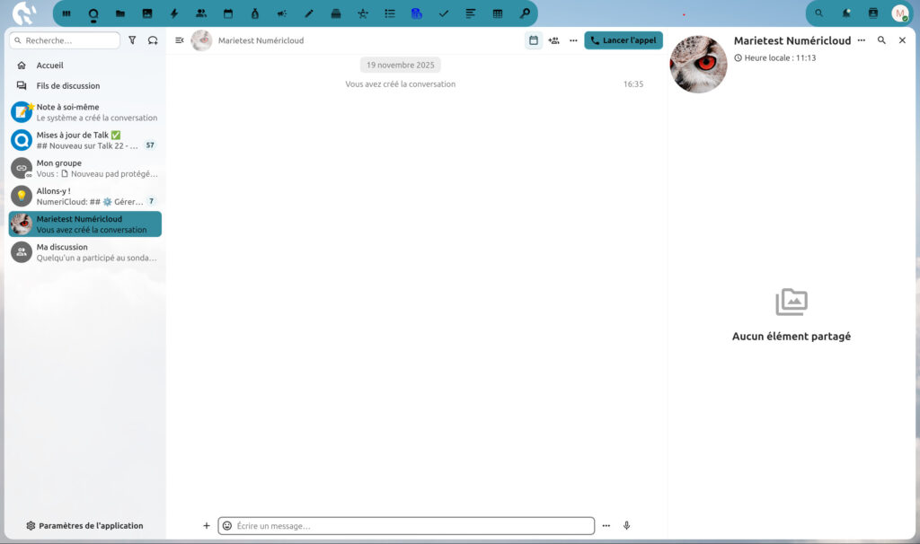 Interface de l'application Nextcloud Talk affichant une conversation vide avec Marietest Numéricloud. À gauche, la barre latérale montre les sections "Accueil", "Fils de discussion", "Note à soi-même", "Mises à jour de Talk" (avec 57 notifications), "Mon groupe", ainsi que des conversations spécifiques comme "Allons-y !" (avec NumeriCloud, 7 messages non lus) et "Marietest Numéricloud" (sélectionnée). À droite, la zone de discussion avec Marietest Numéricloud est vide, avec l'indication "Aucun élément partagé". En haut, les options "Lancer l'appel" et une barre de recherche sont visibles. L'heure locale (11:13) et la date (19 novembre 2025) sont affichées. En bas, un champ permet d'écrire un message.