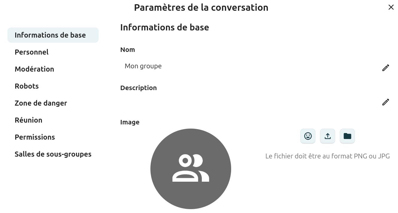 Fenêtre des paramètres de la conversation "Mon groupe" dans Nextcloud Talk. À gauche, un menu latéral propose les sections suivantes : "Informations de base" (sélectionnée), "Personne"', "Modération", "Robots", "Zone de danger", "Réunion", "Permissions" et "Salles de sous-groupes". À droite, la section "Informations de base" permet de modifier le nom (actuellement "Mon groupe"), la description, et l'image de la conversation. Une icône par défaut (deux silhouettes) est affichée pour l'image, avec des options pour ajouter une image depuis une URL, un fichier (format PNG ou JPG), ou une émoji. Un bouton de fermeture (X) est présent en haut à droite.