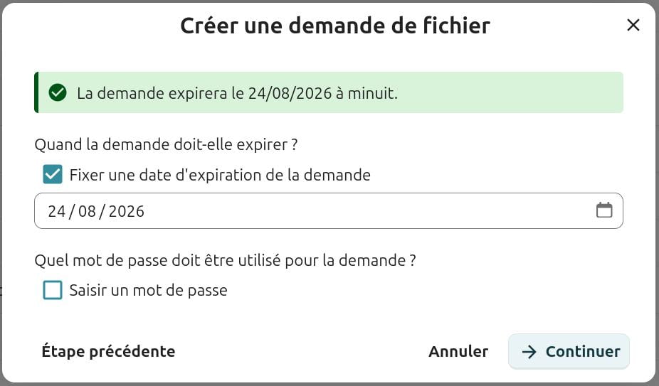 Fenêtre de création d'une demande de fichier dans Nextcloud, affichant les options de configuration de la date d'expiration. Un message confirme que la demande expirera le 24/08/2026 à minuit. L'option 'Fixer une date d'expiration de la demande' est cochée, avec la date du 24/08/2026 sélectionnée. Une option pour ajouter un mot de passe est également disponible. Les boutons 'Annuler' et 'Continuer' sont présents en bas.