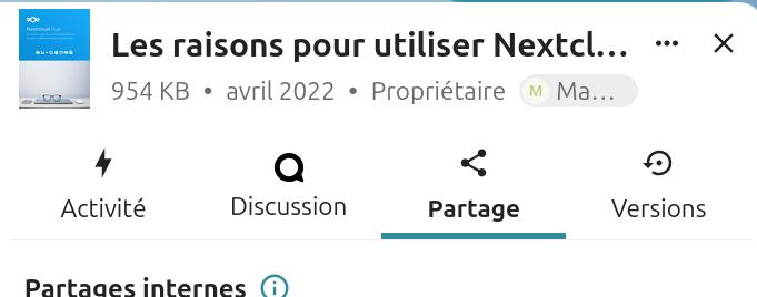 Capture d'écran du volet latéral, à droite de la page, qui s'ouvre lorsqu'on clique sur l'icône de partage. On voit l'icône du fichier correspondant avec "Les raisons pour utiliser Nextcl...". Dessous le poid du fichier, la date et le propriétaire. En-dessous on voit 4 onglets de gauche à droite "Activité, "Discussion", "Partage" qui souligné en bleu-vert et "Versions".