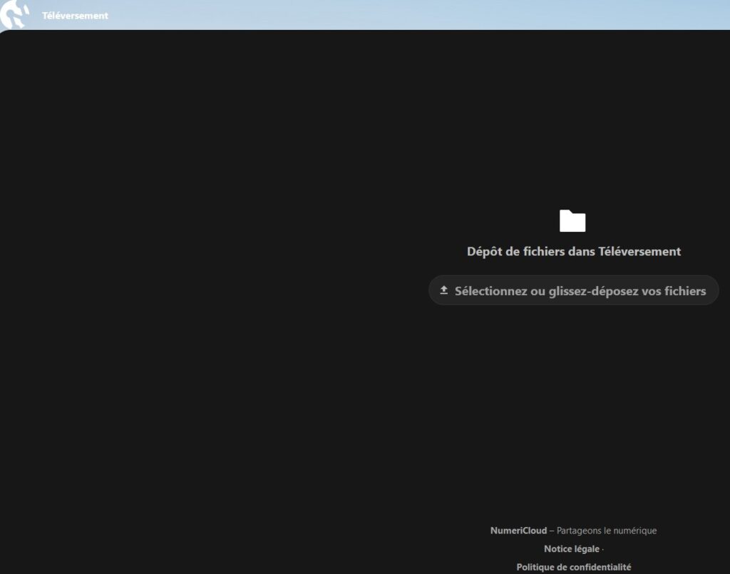 Capture d'écran de la page qui s'ouvre pour la personne qui veut déposer un fichier. On voit l'icône d'un dossier. Dessous "Dépôt de fichiers dans Téléversement". Dessous un bouton avec comme texte "Sélectionnez ou glissez-déposez vos fichiers".