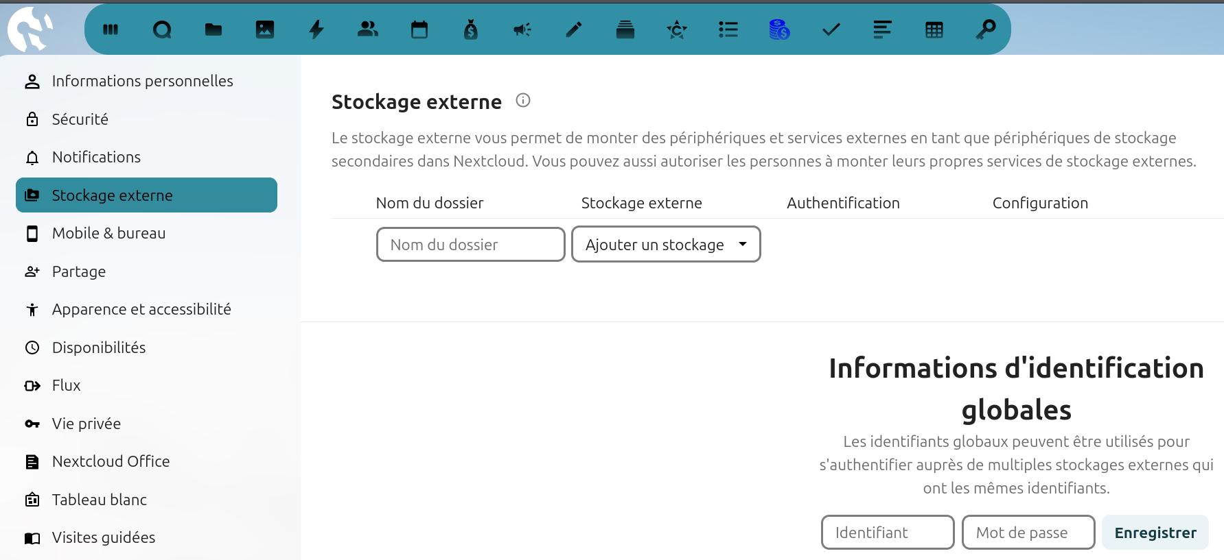 Interface des paramètres de Nextcloud, section 'Stockage externe' sélectionnée. À gauche, un menu latéral propose des options comme 'Informations personnelles', 'Sécurité', 'Notifications', 'Mobile & bureau', 'Partage', 'Apparence et accessibilité', 'Disponibilités', 'Flux', 'Vie privée', 'Nextcloud Office', 'Tableau blanc', et 'Visites guidées'.
À droite, la section 'Stockage externe' permet de monter des périphériques et services externes dans Nextcloud. Un tableau avec les colonnes 'Nom du dossier', 'Stockage externe', 'Authentification' et 'Configuration' est visible, avec un bouton 'Ajouter un stockage'.
En bas à droite, une section 'Informations d’identification globales' permet d’enregistrer un identifiant et un mot de passe pour s’authentifier auprès de plusieurs stockages externes partageant les mêmes identifiants.