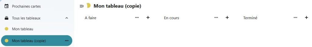 Capture d'écran du haut de la page du tableau copié. Sur la gauche on voit les intitulés, "Prochaines cartes", en-dessous "tous les tableaux", en-dessous "Mon tableau", en-dessous "Mon tableau (copie)". Dans la partie droite qui prend plus des trois quarts de la page, on voit le titre du tableau "Mon tableau (copie)". En-dessous les intitulés des cartes à créer, à savoir "A faire", "En cours", "Terminé".