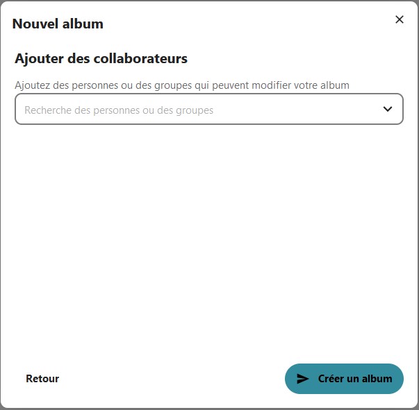 Capture d'écran de la fenêtre pour ajouter des collaborateurs à l'album. On voit en haut sur la gauche le titre "Nouvel album", dessous "Ajouter des collaborateurs", dessous le texte "Ajoutez des personnes ou des groupes qui peuvent modifier votre album" qui se trouve au-dessus d'un champ dans lequel il y a le texte "Recherche des personnes ou des groupes". Plus bas sur al gauche il y a le texte "Retour" pour revenir à la fenêtre précédente et plus loin sur sa droite le bouton "Créer un album".