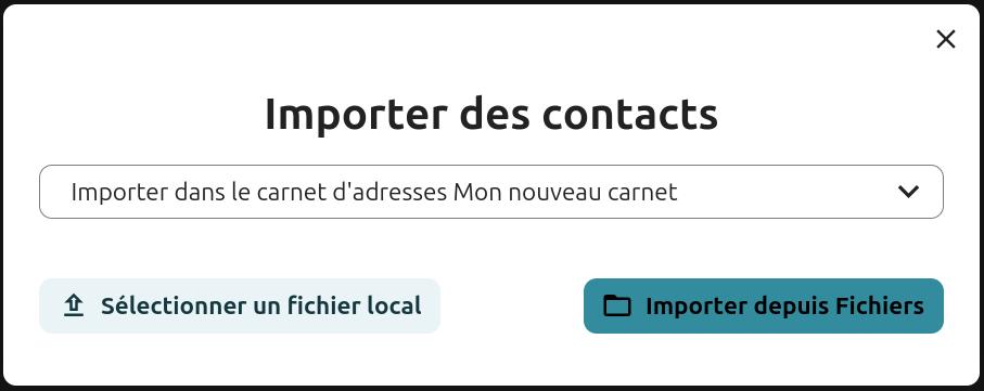 Capture d'écarn de la fenêtre qui s'ouvre lorsqu'on clique sur "Importer les contacts". On voit le titre "Importer les contacts", avec un menu déroulant fermé. En-dessous 2 boutons, à gauche un bouton avec l'icône d'une flèche vers le haut symbolisant le téléchargement et l'intitulé "Sélectionnez un fichier local", et à droite un bouton avec l'icône d'un dossier suivit de "Importer depuis fichiers".