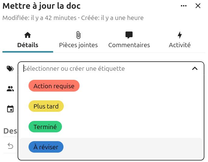 Capture d'écran du haut de la popup des détails de la carte. L'onglet "Détails" est ouvert, on y voit un champ, dans lequel est écrit "Sélectionner ou créer une étiquette.". Ce champ est cliqué, et on voit un choix parmi plusieurs étiquettes de différentes couleurs, les unes en dessous des autres.