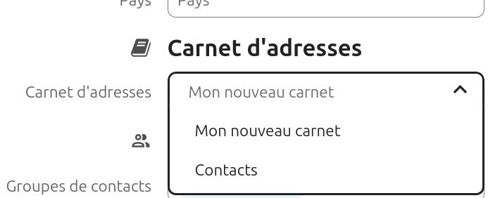 Capture d'écran de la partie de la fiche contact où l'on voit le champ carnet d'adresses, qui est un champ déroulant, déroulé, où l'on voit les noms des carnets d'adresses.