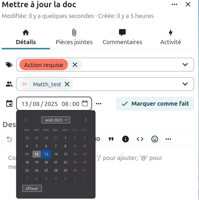 Capture d'écran de la popup des détails de la carte. On y voit le titre de la carte, ainsi que 4 onglets, "Détails" (c'est cet onglet qui est ouvert), "pièces jointes", "commentaires", et "Activité". Dans la partie "Détails" on voit un champ avec une étiquette sélectionnée. En-dessous un autre champ, dans lequel il y a le nom de la personne a qui elle est attribuée. En-dessous le champ de la date est sélectionné, et le calendrier est ouvert, pour choisir une date.