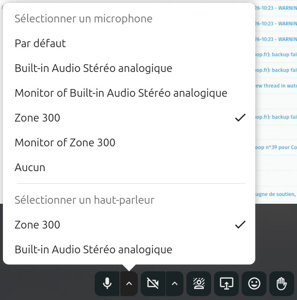 Menu de sélection des périphériques audio dans Nextcloud Talk. Deux sections sont disponibles : - Sélectionner un microphone : avec les options Par défaut, Built-in Audio Stéréo analogique, Monitor of Built-in Audio Stéréo analogique, Zone 300 (sélectionné), Monitor of Zone 300, et Aucun. - Sélectionner un haut-parleur : avec les options Zone 300 (sélectionné) et Built-in Audio Stéréo analogique. En bas, une barre d'outils affiche les icônes pour activer/désactiver le microphone, la caméra, partager l'écran, et d'autres fonctionnalités.